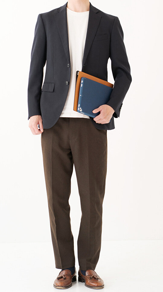 テーラードジャケット×スラックスのコーデ