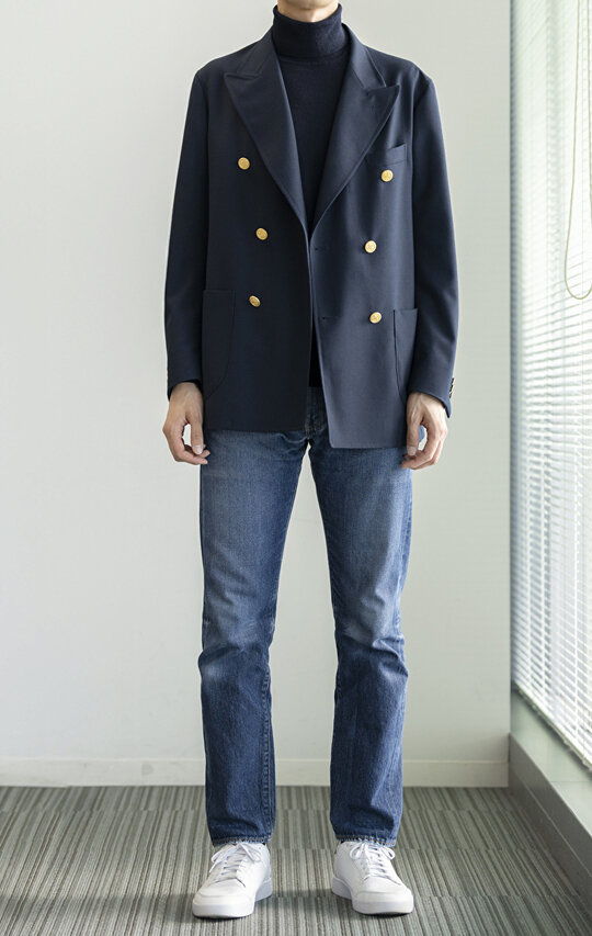 ブレザー×デニムパンツのコーデ