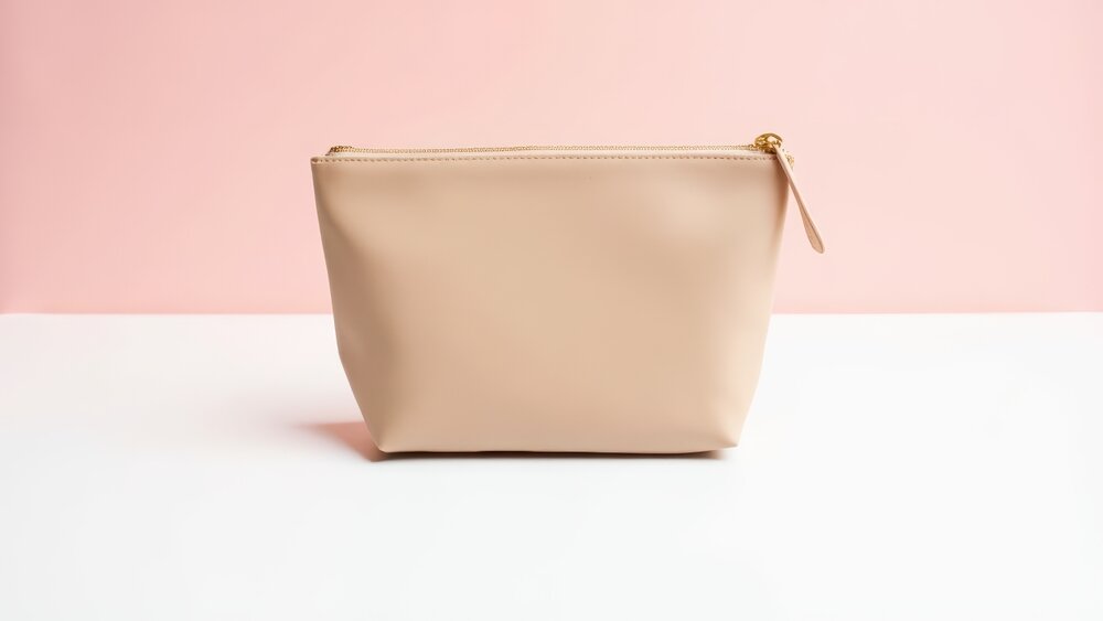 ベージュのポーチ