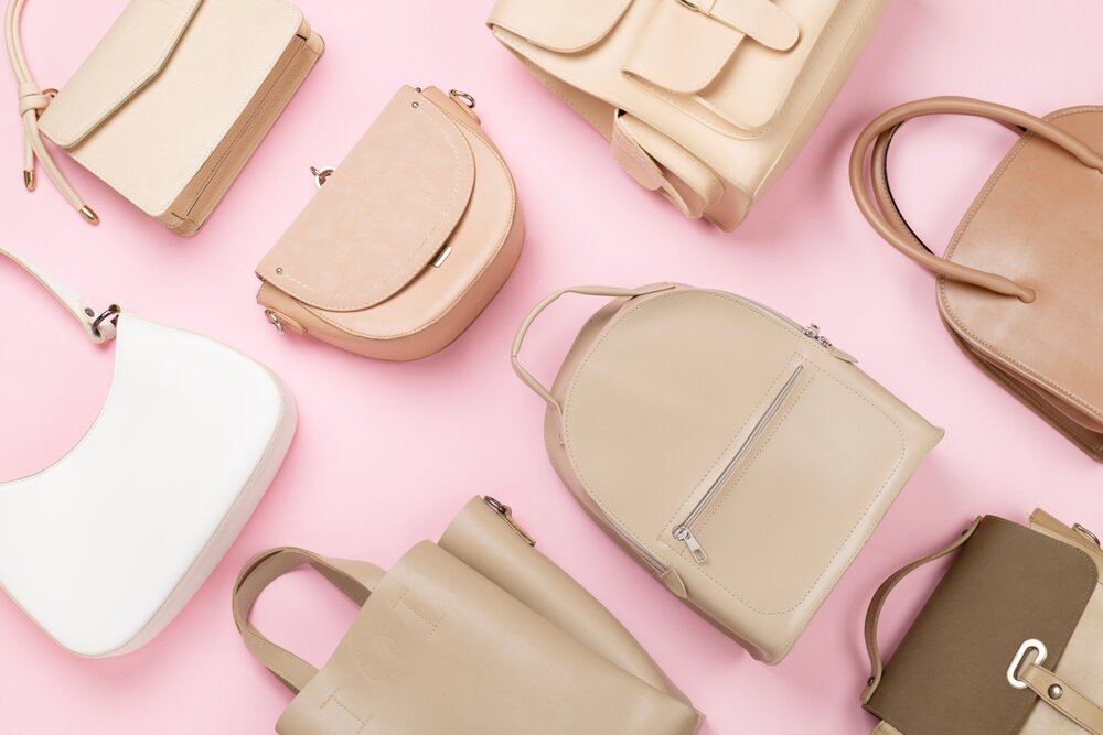 さまざまなデザインのバッグ