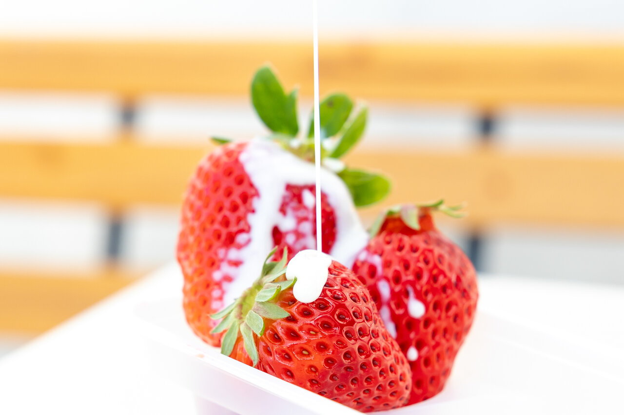 ミルクのかかったいちご