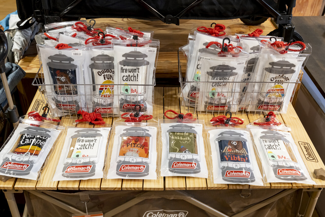 パッケージがポップな靴下