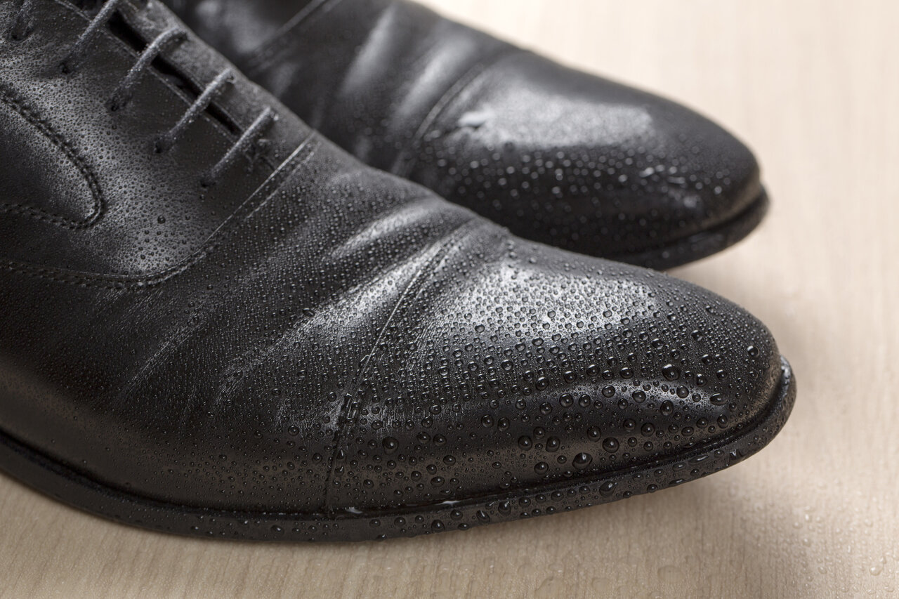 黒のレインシューズ