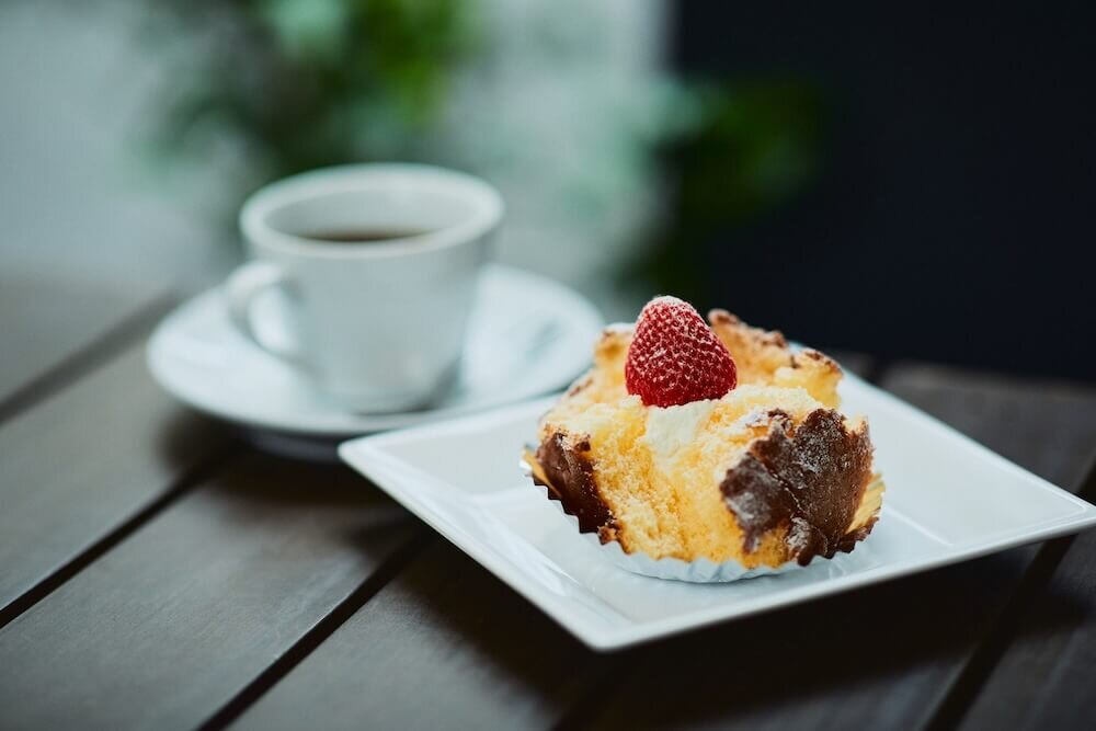 元町ケーキ 元町本店のざくろとコーヒー