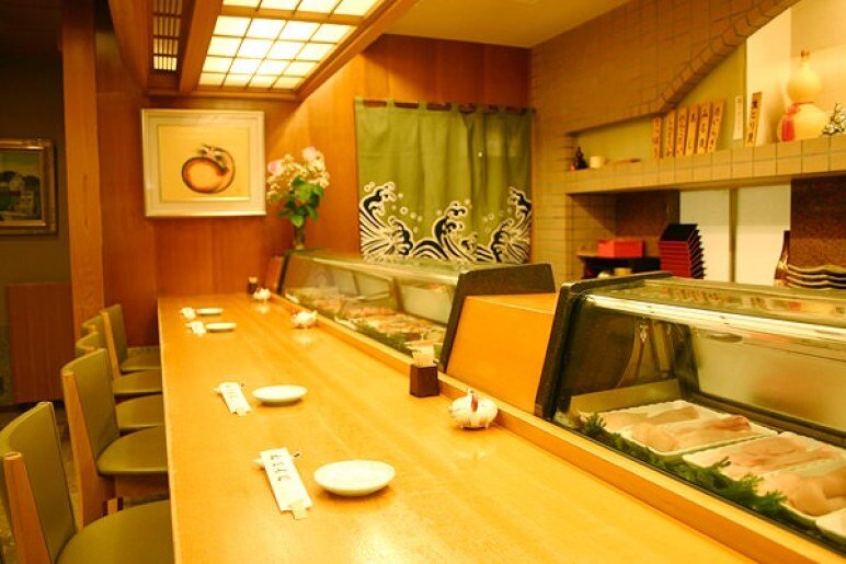 焼津 松乃寿司のカウンター席
