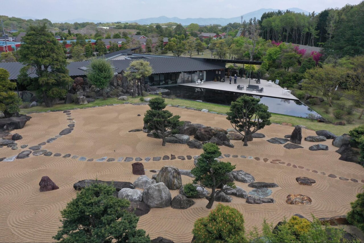 ザ・ヒロサワ・シティの枯山水