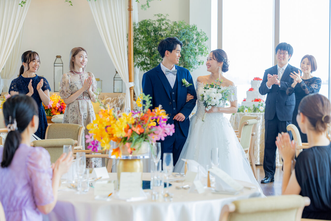 結婚式に参列するゲスト