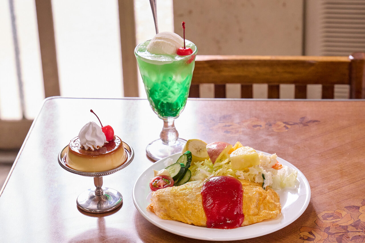 秩父パリー食堂の「オムライスプリンセット（クリームソーダ付き）」