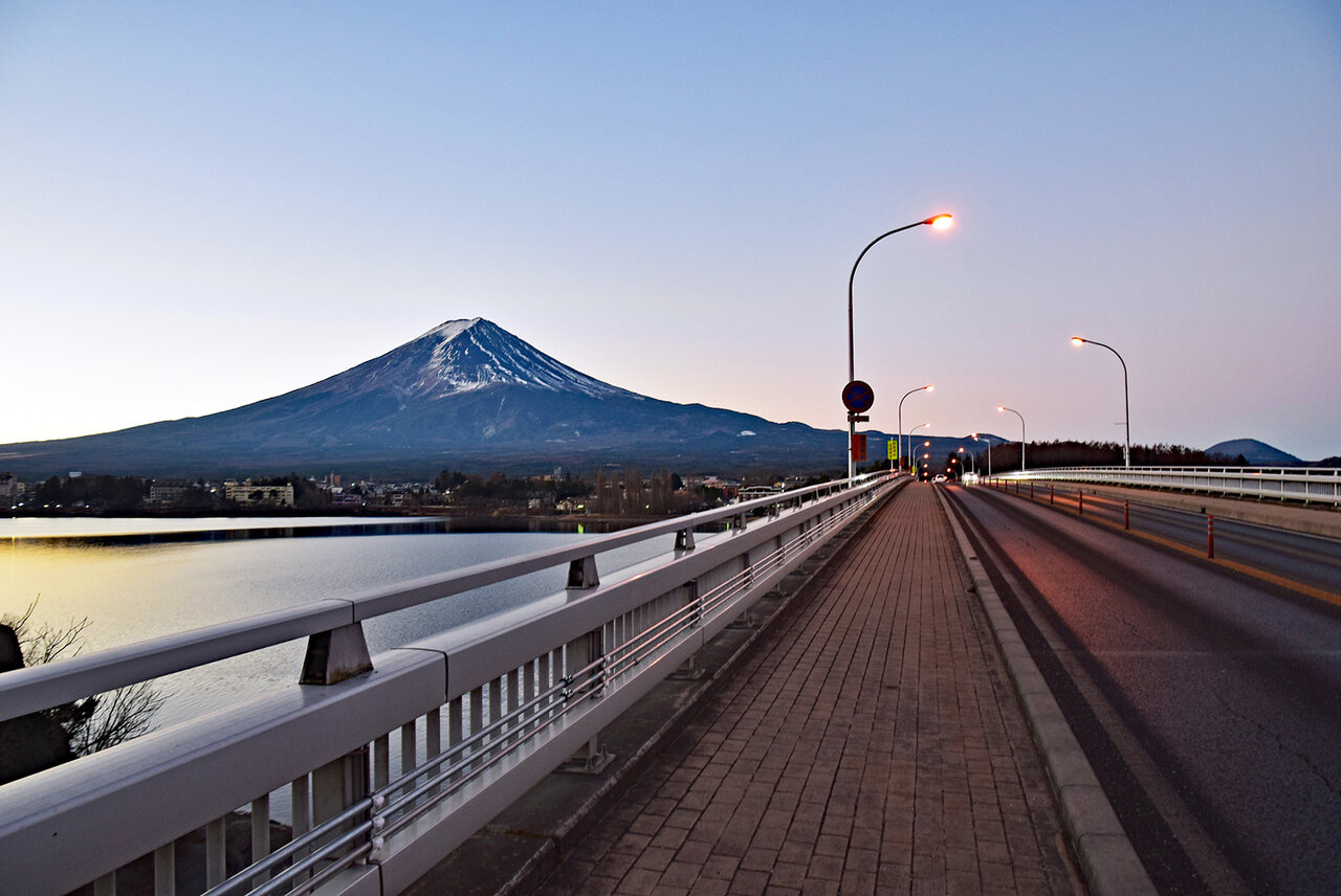 河口湖大橋から見える富士山