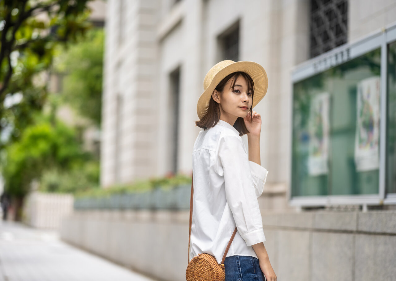 帽子をかぶった女性