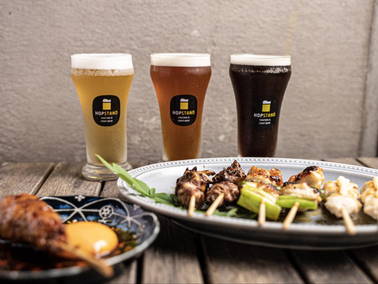 HOP STAND 神戸モザイク店のビールと焼き鳥