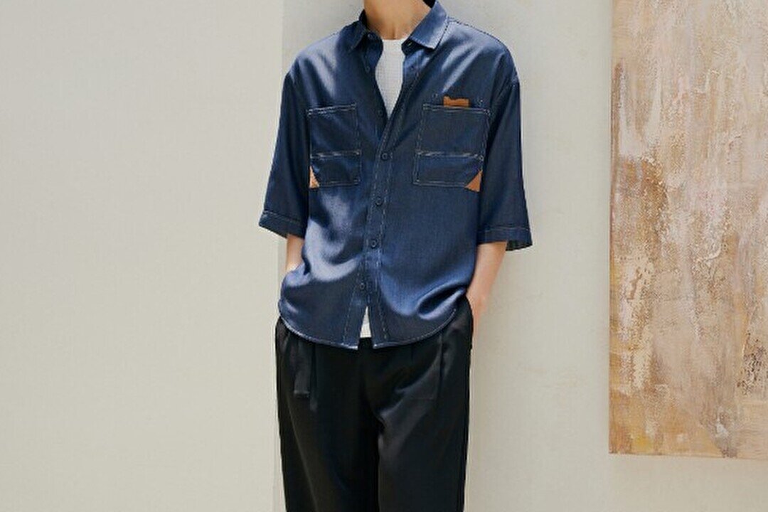 きれいめなシャツを着た男性