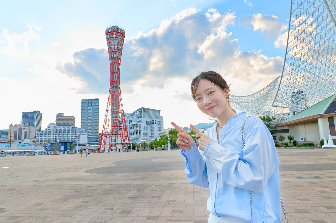 メリケンパークを散策する女性