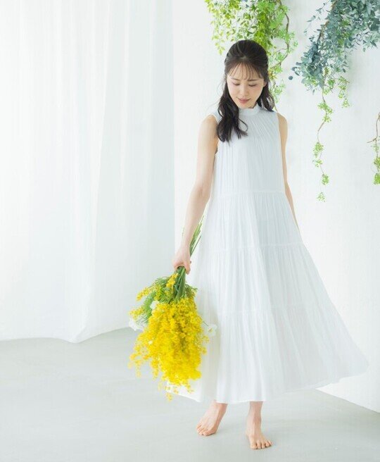 Aラインのワンピースを着た女性