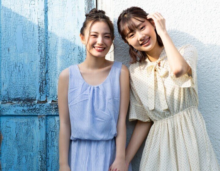 ワンピースを着た女性達