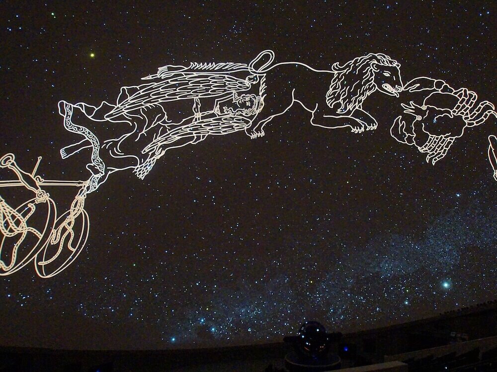 つくばエキスポセンターのプラネタリウムに映し出される星座