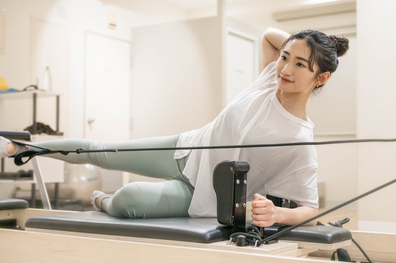 トレーニングをする女性