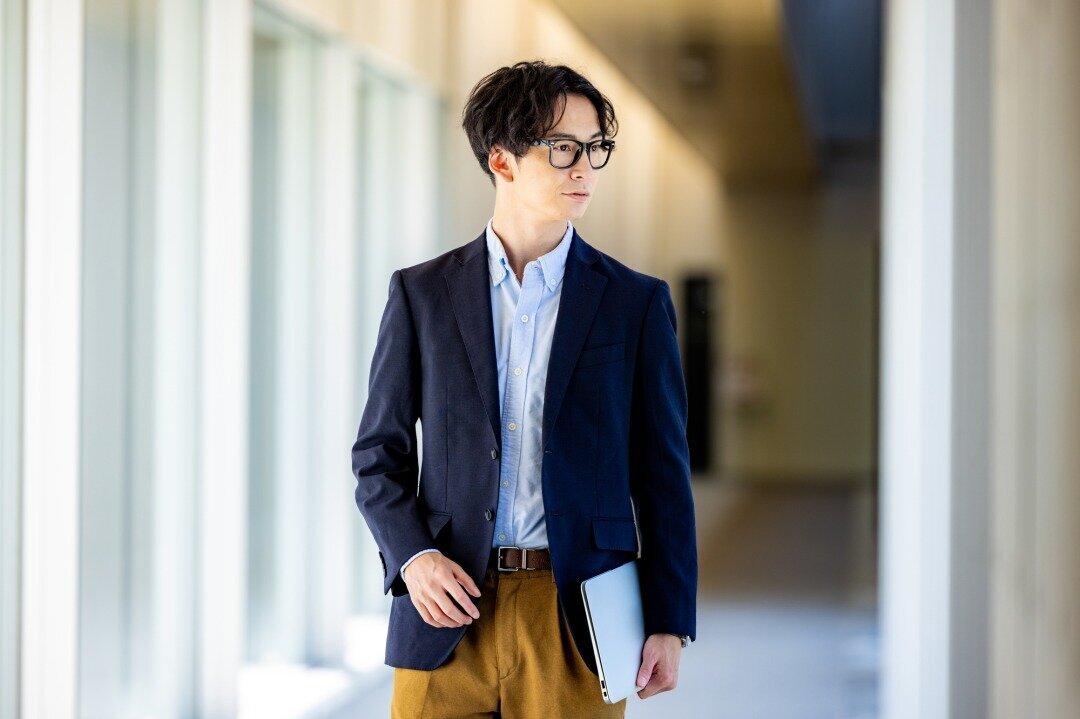【メンズ】ビジネスカジュアルの疑問を徹底解説！注意点からコーデ例までチェック - PREMIUM OUTLETS TIMES