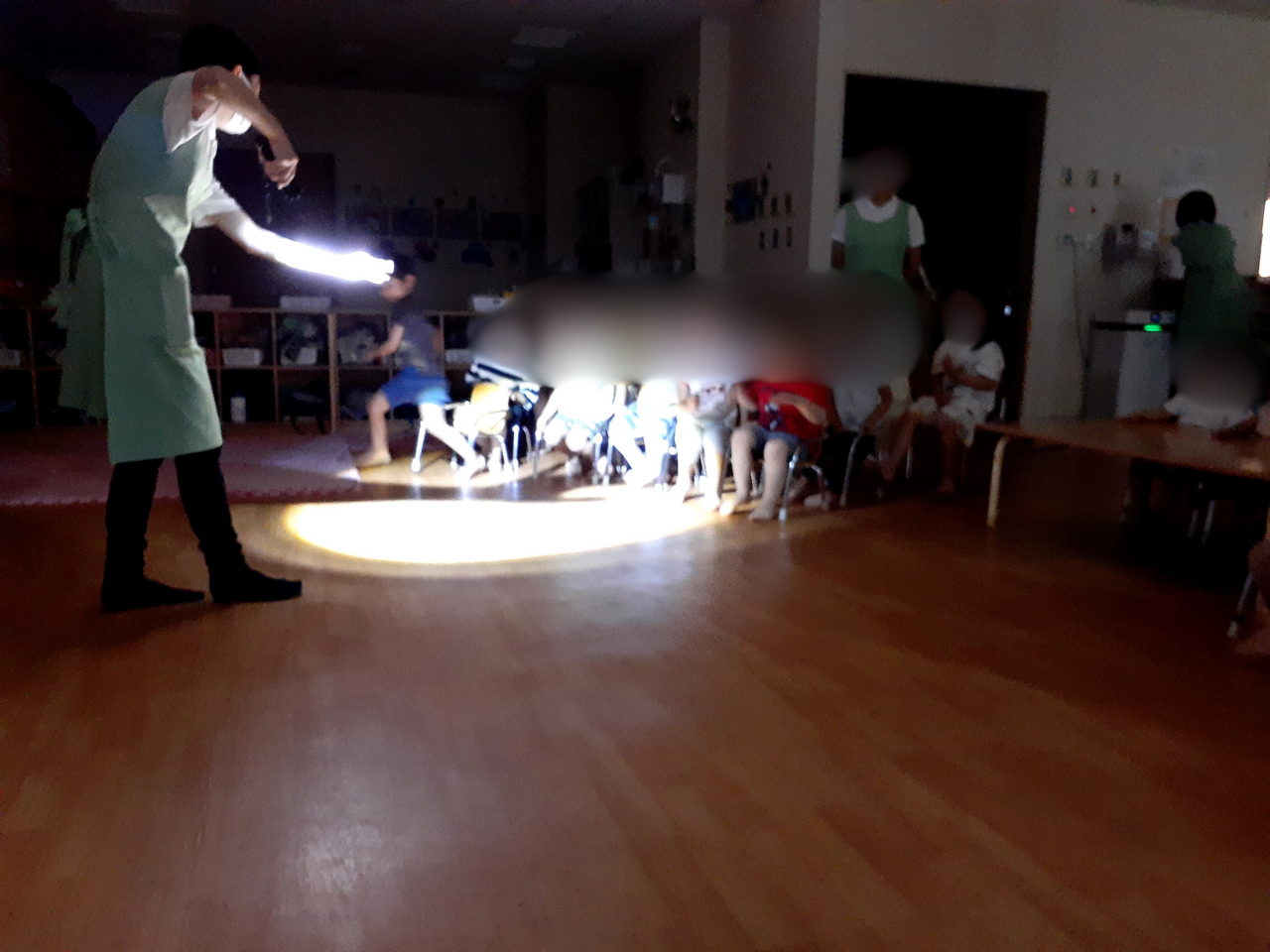 キッズスクウェア永田町|「ひかりとかげ」で広がる不思議と発見の世界―とうきょうすくわくプログラム