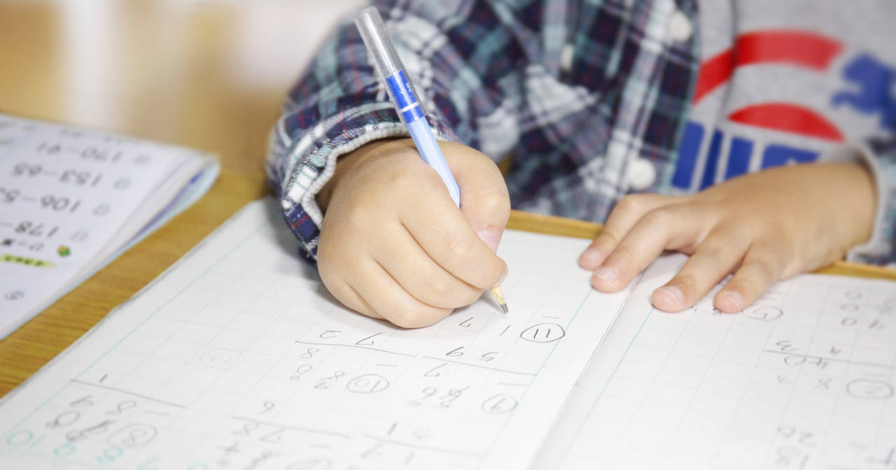 気になる「子どもの放課後の過ごし方」。学習塾や習いごとに子どもを通わせている家庭の割合は?