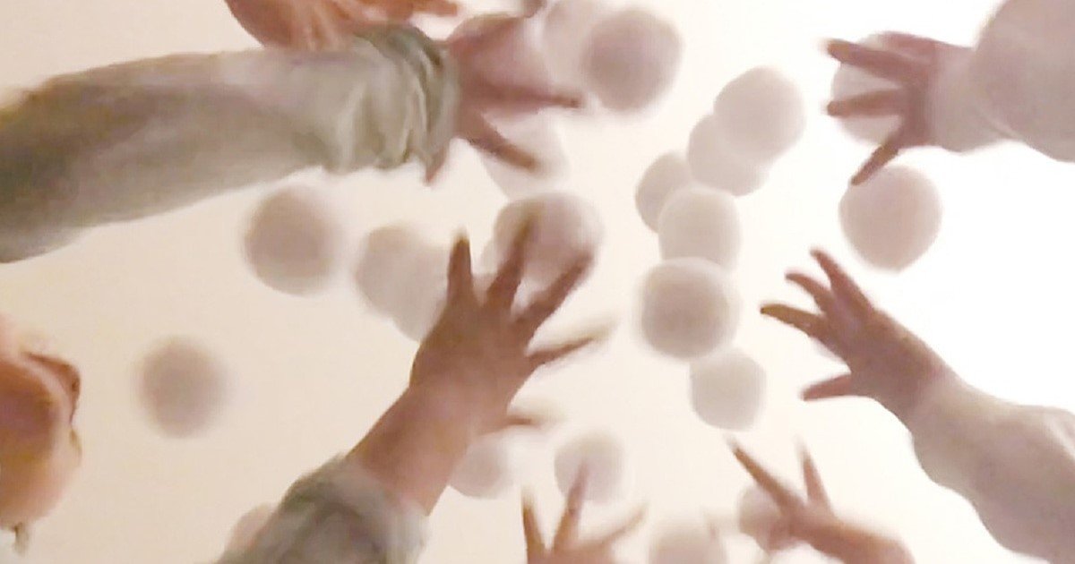 【溶けない雪球!?】雪がなくても室内でも雪合戦を楽しめる!寒い季節の家遊びは「インドアYUKIGASSENスノーボール」で