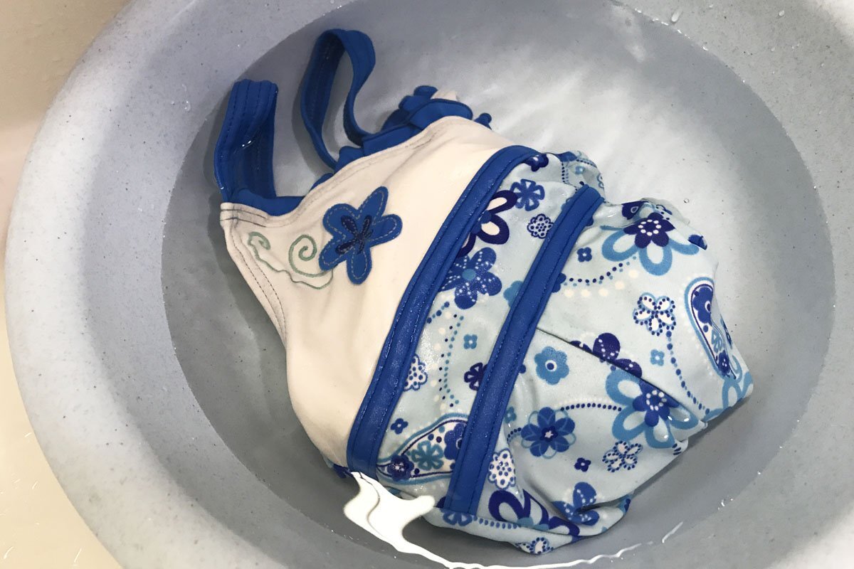 洗濯ハカセが教える水着の洗い方：洗剤は必要。やさしく洗いましょう