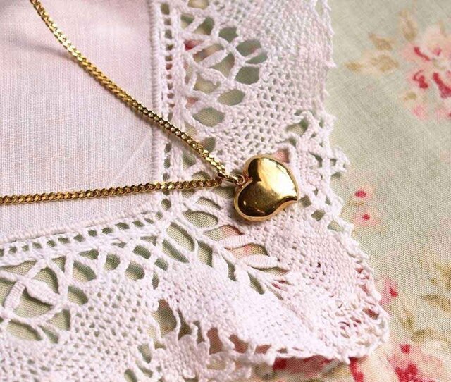 遺髪が入るペンダントについて 寂しいときも身近に感じられるように 家族葬のファミーユ Coeurlien