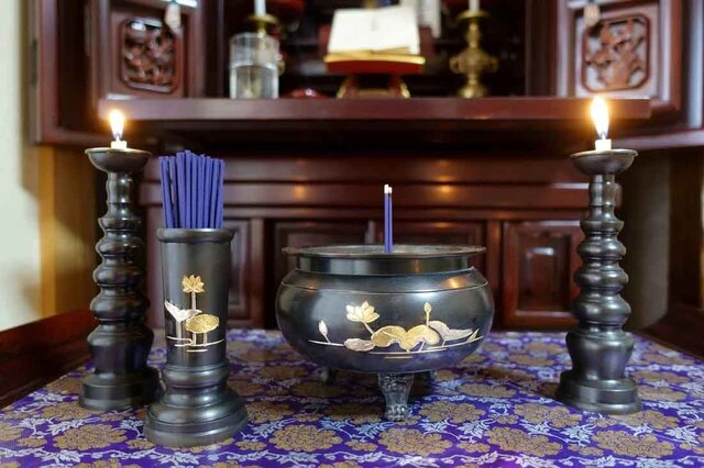 仏具の種類と名前 正しく飾って供養を 家族葬のファミーユ Coeurlien