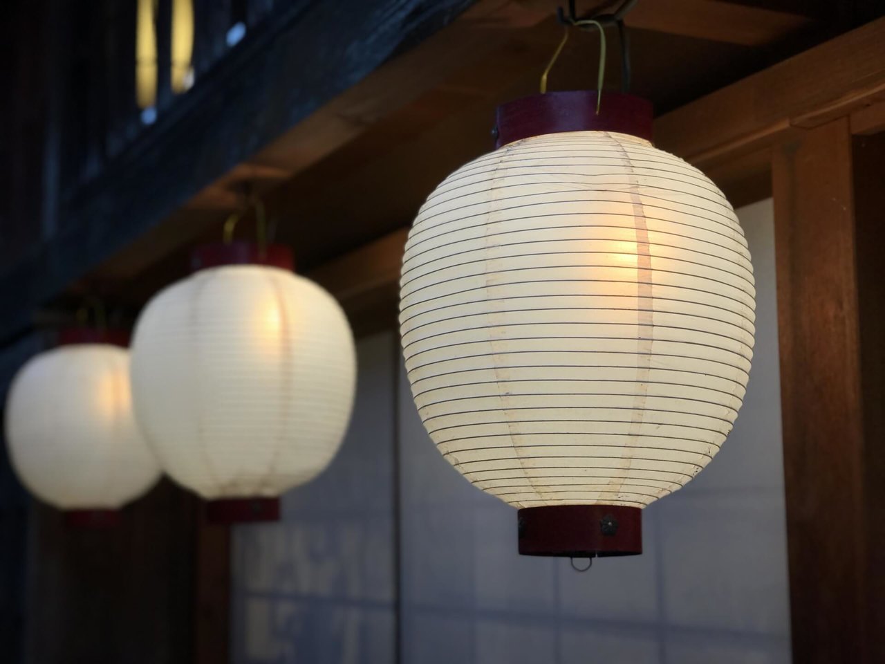 初盆提灯(はつぼんちょうちん)とは。選び方や飾り方も解説 - Coeurlien