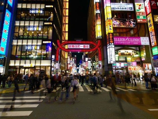 日本で一番人々が集まる街『新宿』を初めてでも楽しめる方法!