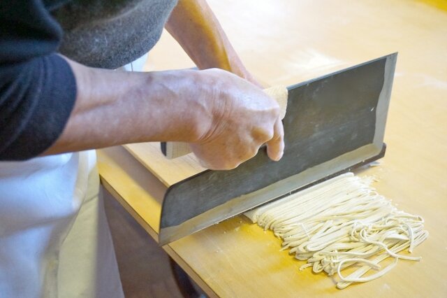 美味しいそばを自宅で食べよう!初めてのそば打ちに挑戦!