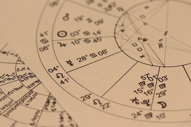 自分の星座で何が分かる?自分で星座占いをはじめてみよう!