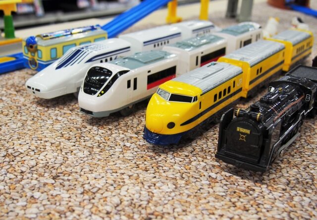 子鉄たちがハマる 魅惑のおもちゃ プラレール 大人も子供も一緒にはじめよう ハジメノ