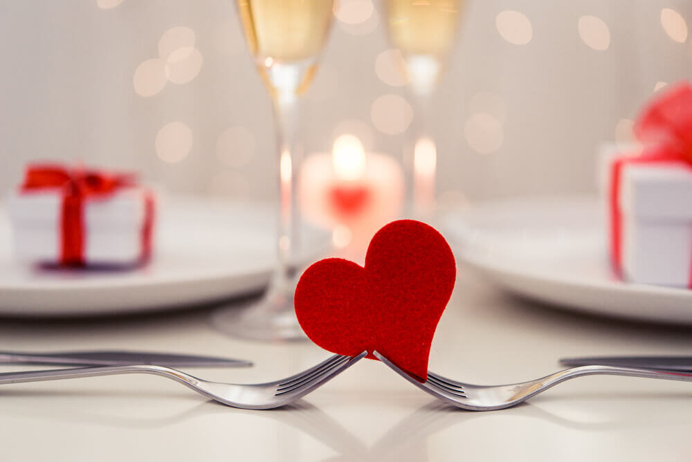 結婚記念日 絆を深めるおすすめの過ごし方とは 喜ばれるプレゼントも紹介