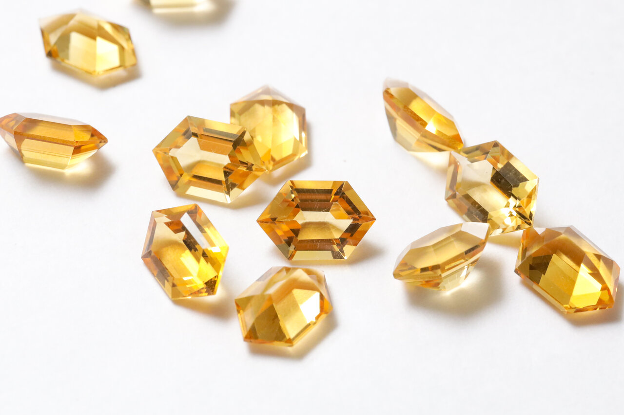 11月の誕生石「トパーズ」「シトリン」。宝石の特徴や意味、おすすめ