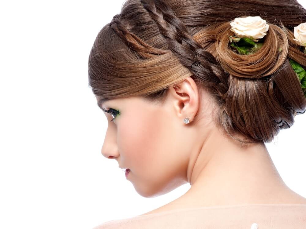 22年 ウエディングのヘアアレンジ特集 花嫁に人気の髪型 小物とは 22年 ウエディングのヘアアレンジ特集 花嫁に人気の髪型 小物とは
