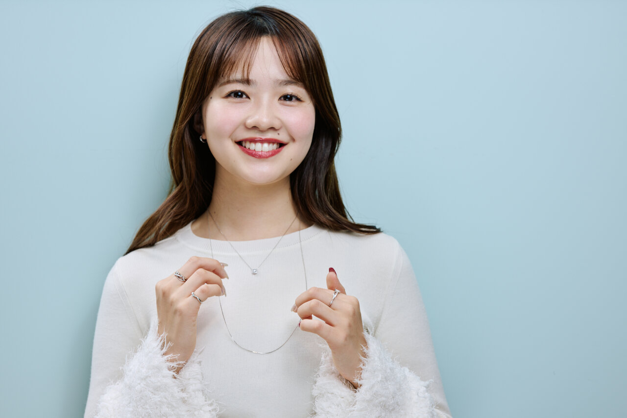 白ニットのコーデ