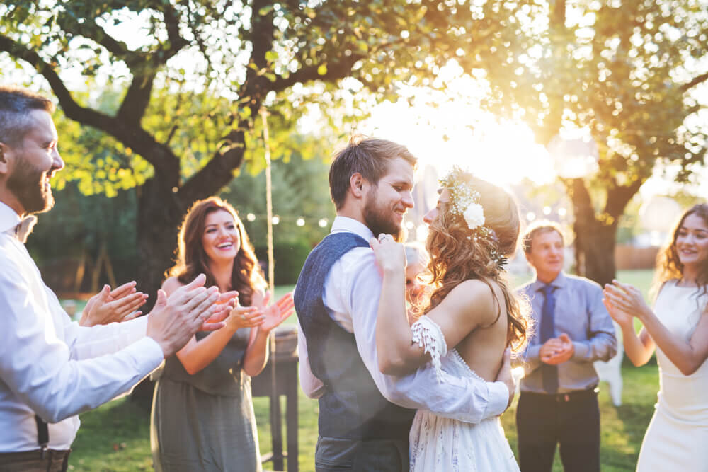 素敵な結婚式のカップル