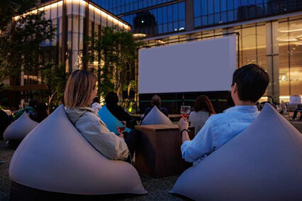麻布台ヒルズ・中央広場で「ＯＵＴＤＯＯＲＣＩＮＥＭＡ」／森ビルが１０月１０～１４日