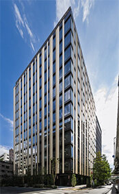 日本橋新ビルが満床竣工／三井不と鹿島緑の外構、屋上庭園も