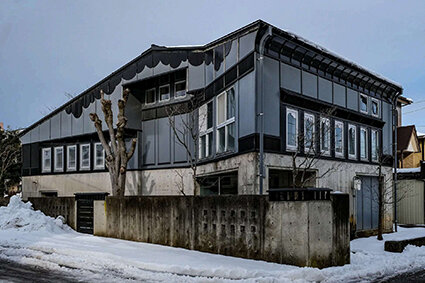 豪雪地帯で劣化進む名作住宅／クラファンの再生プロジェクト始動／浮遊のいえ