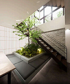 「東京住宅」の２棟目モデル／世田谷区瀬田に開設／３階建て、地下室付き混構造で／木下工務店