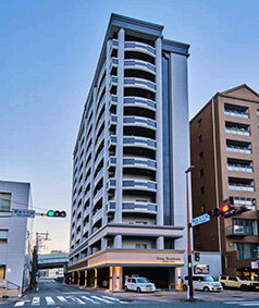   博多駅徒歩圏のレジデンス大規模改修／照明演出で迎賓性を向上／東通Ｇ