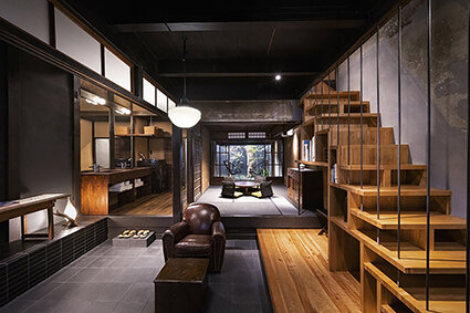 露天風呂などで高級宿に／京都・御所南の一棟貸し町家／レアル