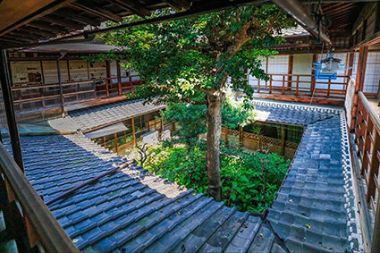 旧竹井楼を宿泊施設に／奈良県歴史的建造物「回廊建築」保全で／事業予算１億円超確保へ／プラネットラボズ