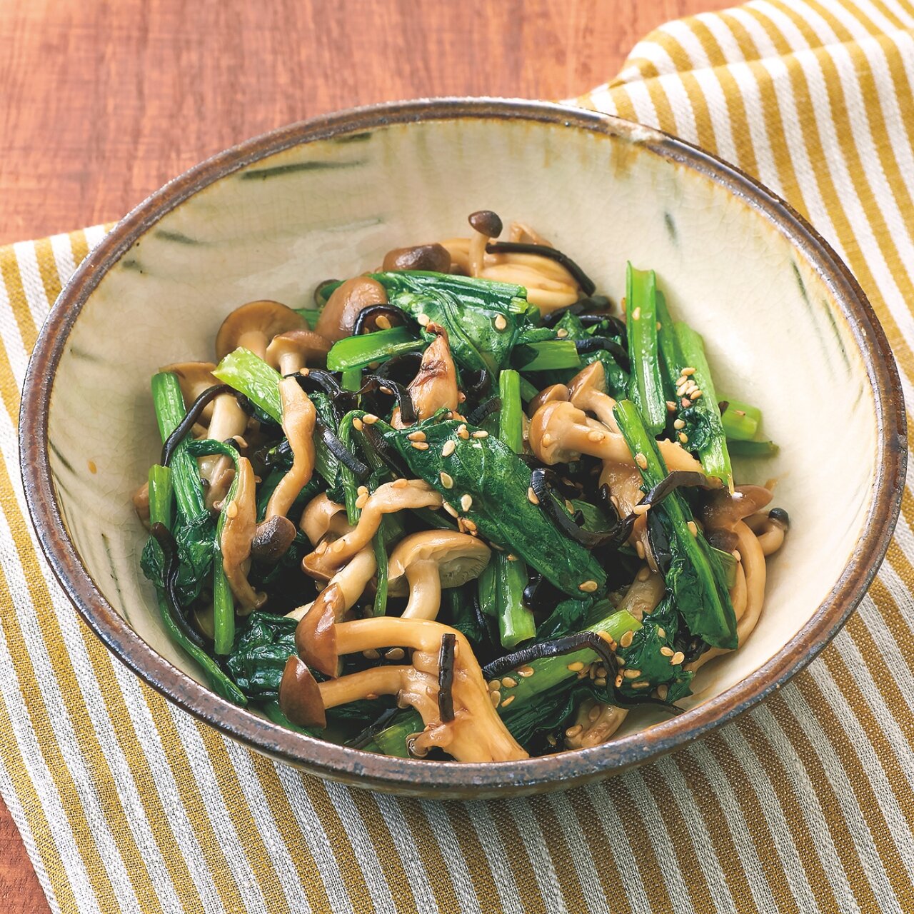小松菜ときのこの塩昆布炒め