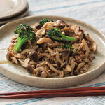 ブロッコリーとぶなしめじのバターポン酢炒め