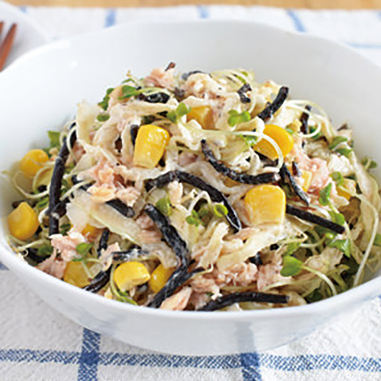 スプラウトと乾物のサラダ