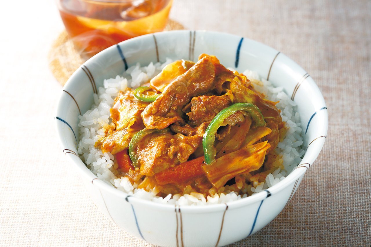 野菜たっぷり豚丼（カレー味）