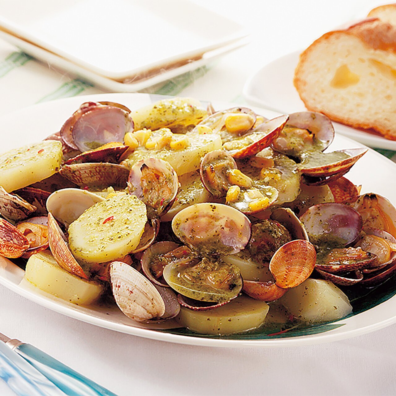 あさりとじゃがいものジェノベーゼ